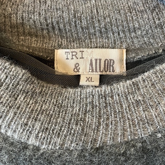 Original Design Sweater - Picture 2 of 4